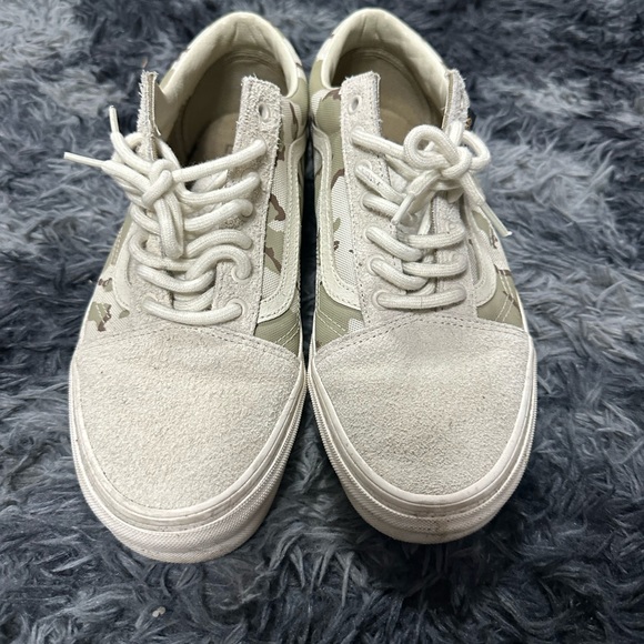 Vans - Picture 2 of 3